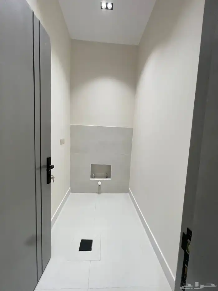 للبيع ادوار ارضيه ودوار علويه تشطيب ممتاز خلف المعارض 9