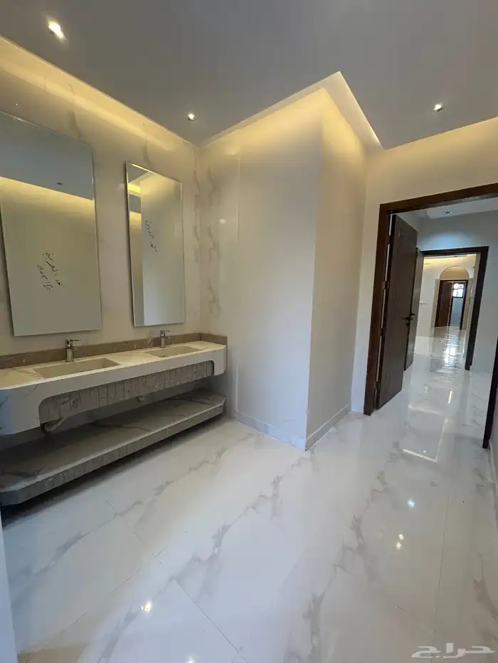 للبيع دور ارضي 6غرف بحوش وسيع شمال خميس مشيط 5