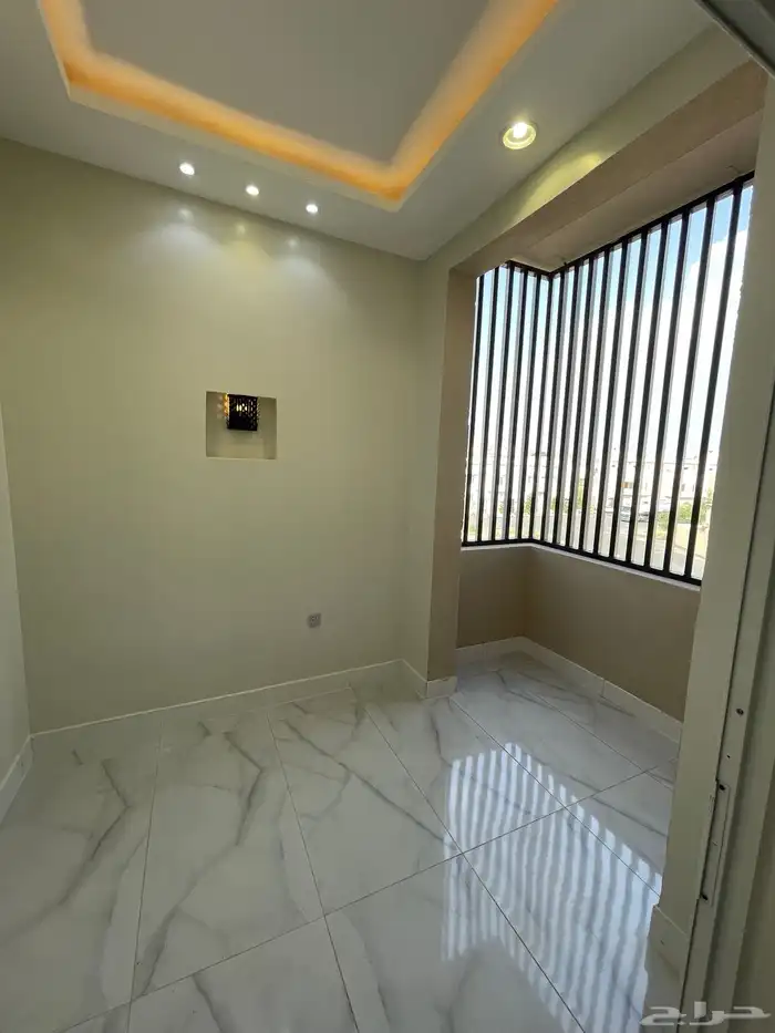 فله للبيع تندحه خلف المرور دورين وملحق 19