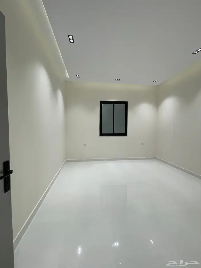 للبيع ادوار ارضيه ودوار علويه تشطيب ممتاز خلف المعارض 15