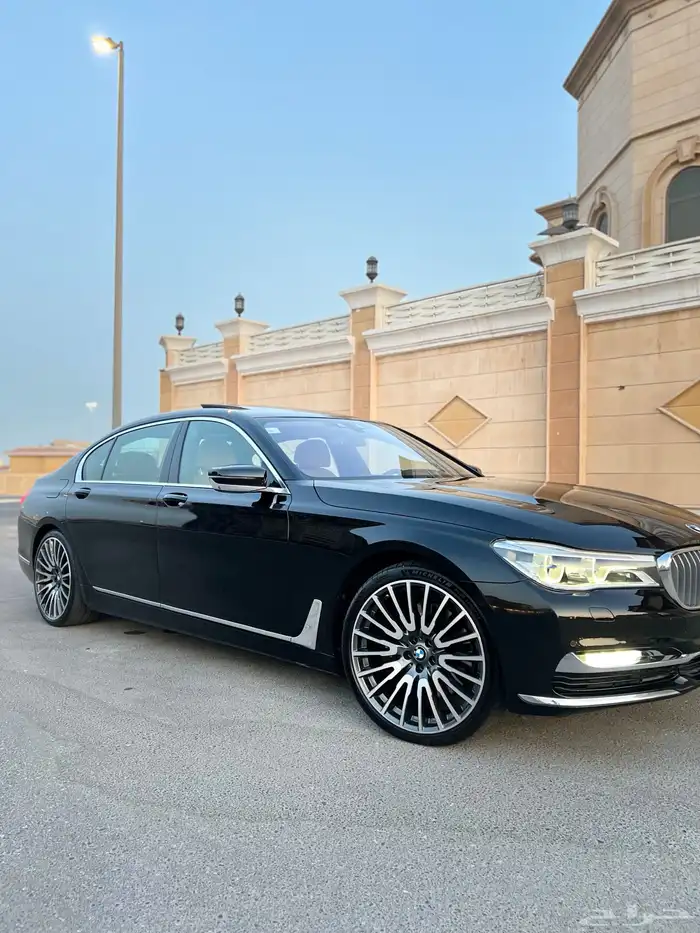 بي ام دبليو 750li ممشى قليل 2016 قمة النظافة بحالة الوكالة 9