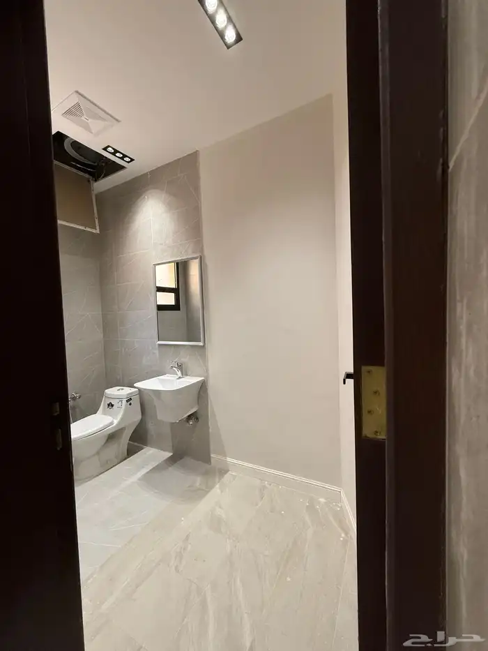 دور علوي فاخر للإيجار بحي النسيم 9