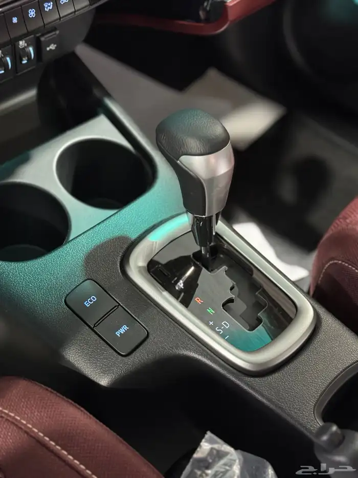 تويوتا   هايلوكس دبل بنزين توماتيك 2025 جديد 131.100 شامل 12