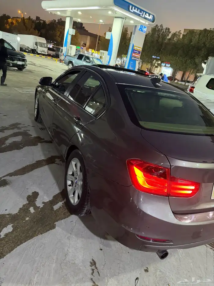 بي ام 320i موديل 2012 السياره مشاء الله امورها تمام 5