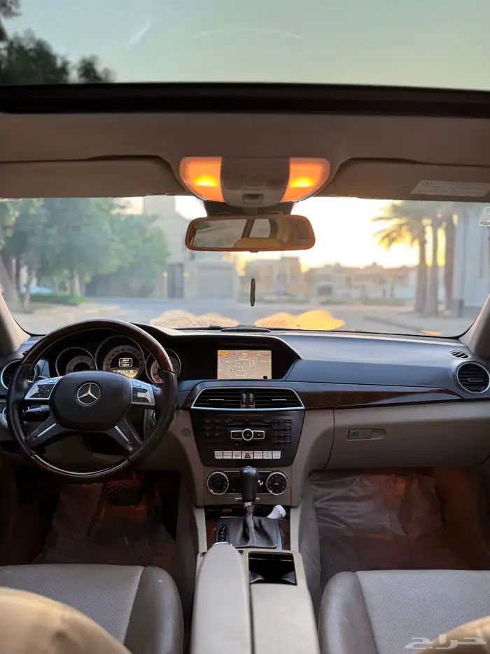 للبيع مرسيدس c200 2012 ممشى قليل 13