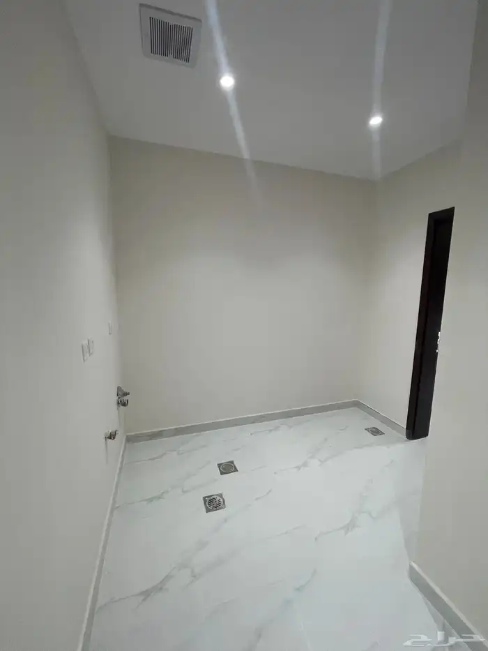 فيلا للإيجار المشرقية حي الجنادرية 12