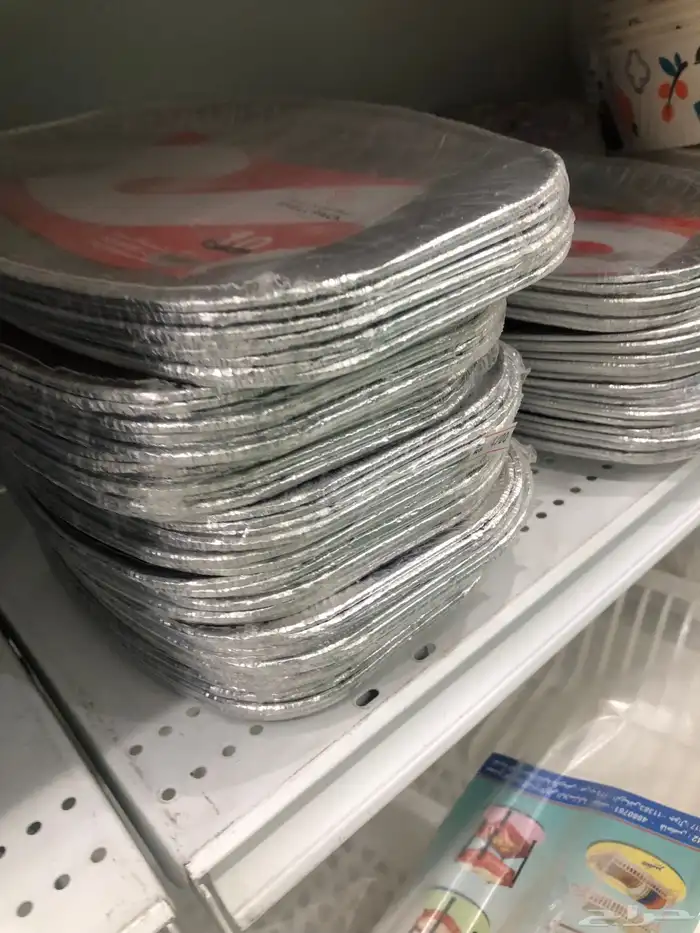 رفوف ومكيفات دولاب و اغراض بقالة 1