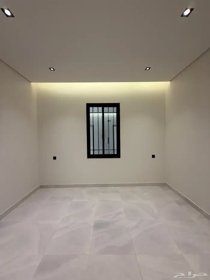 للبيع ارواف علويه بملحق وشقق ارضيه ببايكة سيارة ف حي الوسام 31