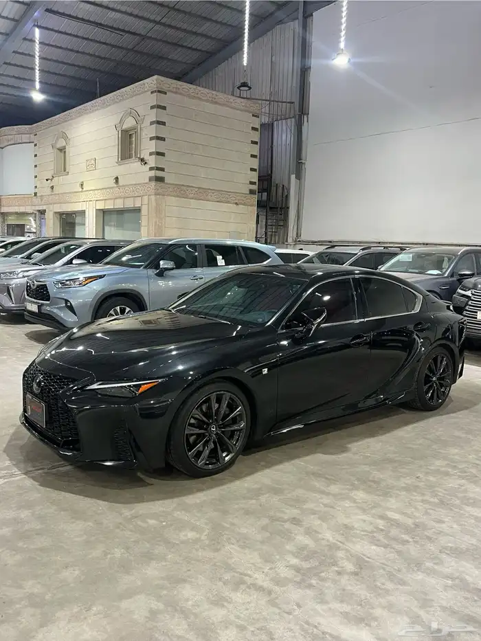لكزس IS350 F 2024 سبورت شبه جديد ( الوكيل عبداللطيف جميل ) 1