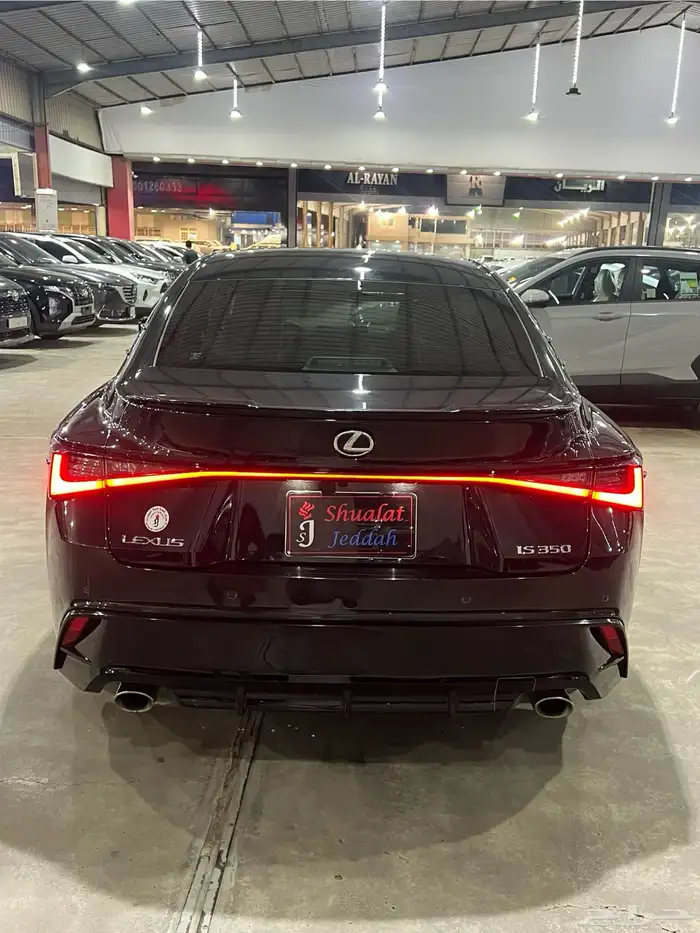لكزس IS350 F 2024 سبورت شبه جديد ( الوكيل عبداللطيف جميل ) 4