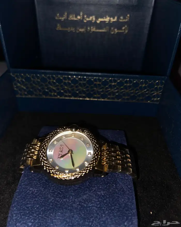 ساعه زايروس نسائيه ذهبيه لامعه 1