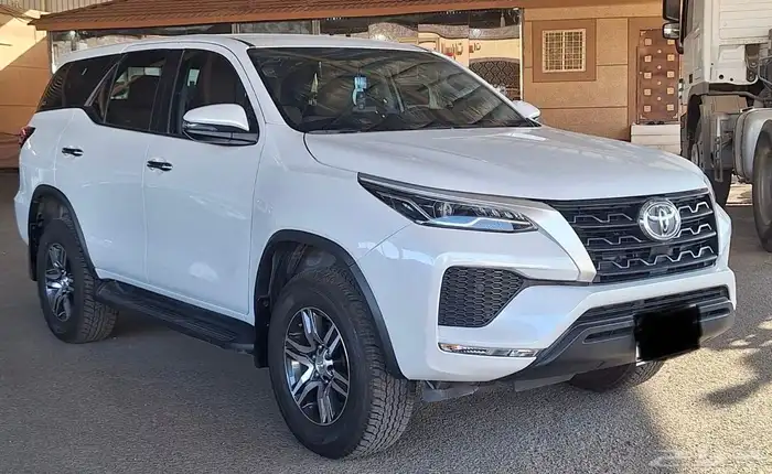 2025 تويوتا فورتشنر GX بنزين بدون دبل شبه جديد 0