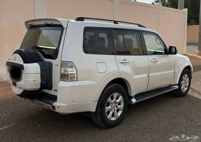جيب باجيرو 2010 للبيع 5