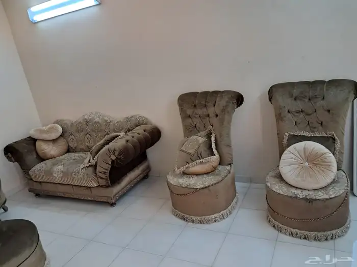 طقم كنب بسعر 500 ريال فقط البيع على السوم 1