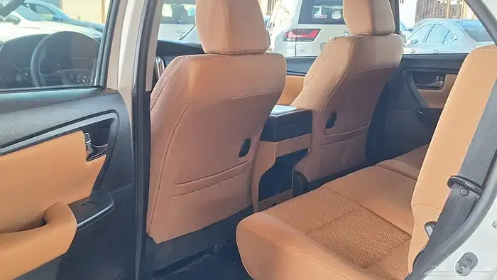 2025 تويوتا فورتشنر GX بنزين بدون دبل شبه جديد 4