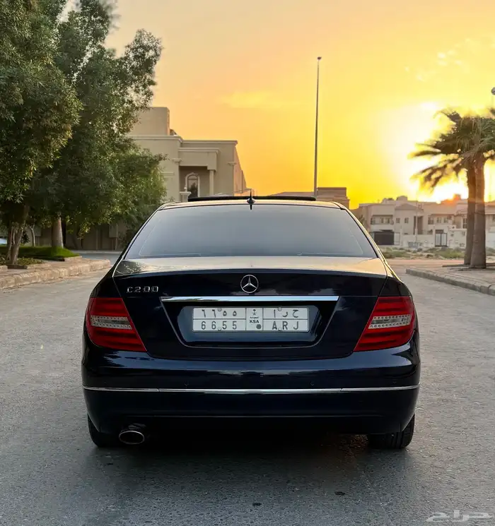 للبيع مرسيدس c200 2012 ممشى قليل 4
