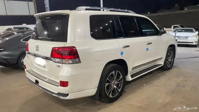 لاندكروزر 2020 فل كامل تورنق 4