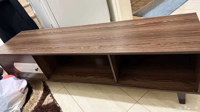 كرسي سيارة اطفال و عربية و طاولة تليفزيون 4