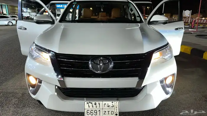 فورتشنر 2019 V6 نظيف ع الشرط 4