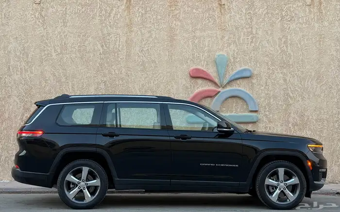 جيب جراند شيروكي ليمتد موديل 2022 وكالة 4