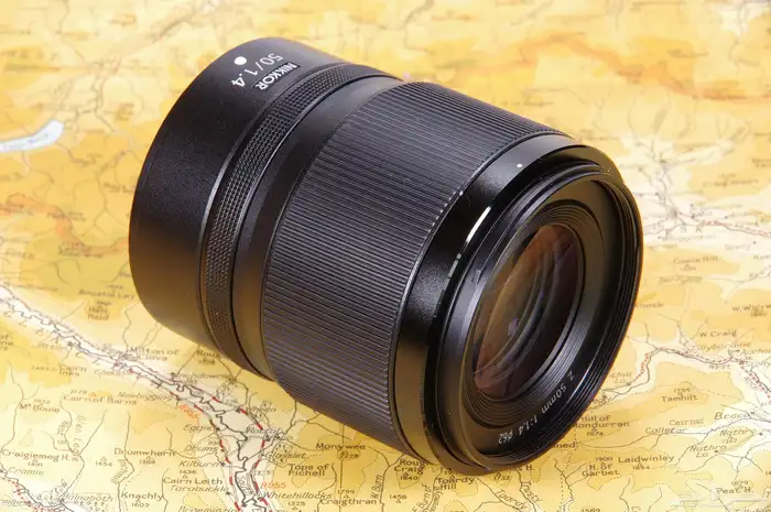 عدسات نيكون Z 50 1.4 -- 24-70 F4 1