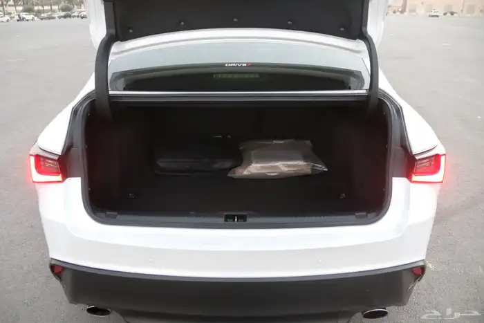 لكزس IS300 2022 9