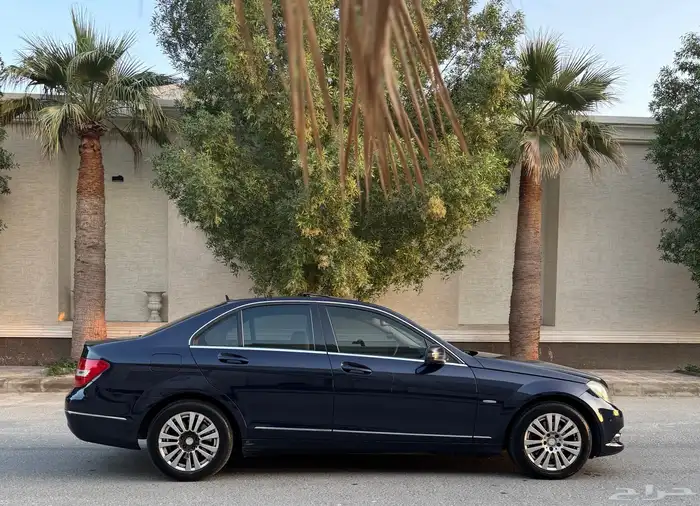 للبيع مرسيدس c200 2012 ممشى قليل 2