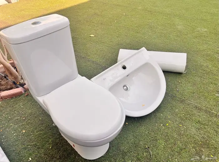 باب زجاج   كرسي ومغسلة 0