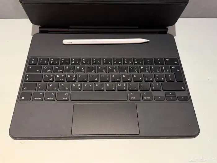 كيبورد ايباد برو 12.9 مع قلم ابل شبه جديد استعمال خفيف 4