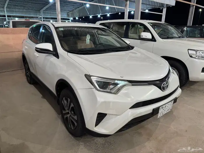 للبيع تويوتا راف فور موديل 2017 3