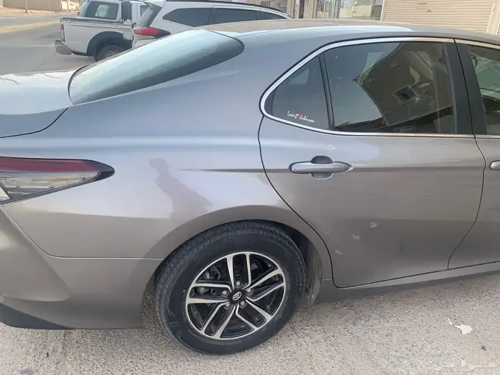 كامري 2023 LE مطور هايبرد تيتانيوم مميز 12