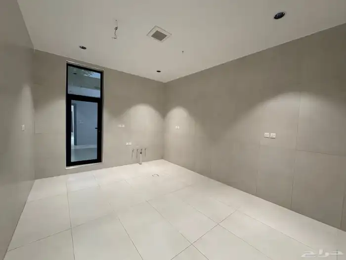 للبيع فيلا دورين وملحق في مخطط ولي العهد تشطيب vip 13