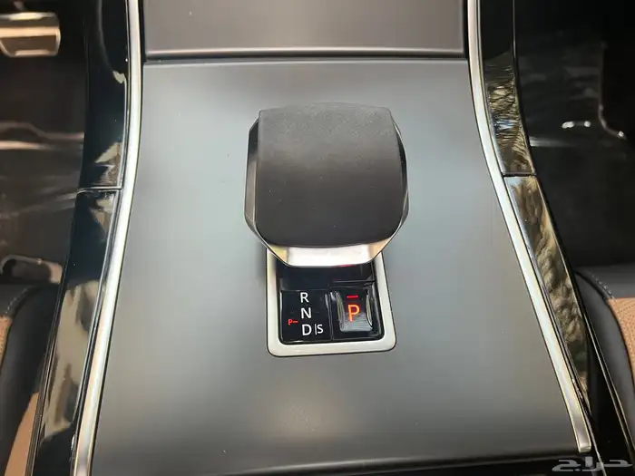 لاندروفر 2025 فيلار p250 مالك اول ممشى 21 الف بحالة الجديد 47