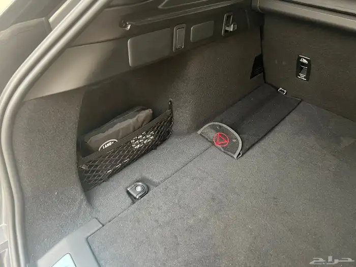 لاندروفر 2025 فيلار p250 مالك اول ممشى 21 الف بحالة الجديد 79