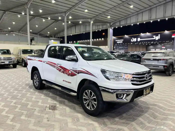 تويوتا هايلوكس 2016 بنزين قير عادي ماشي 291 الف 2