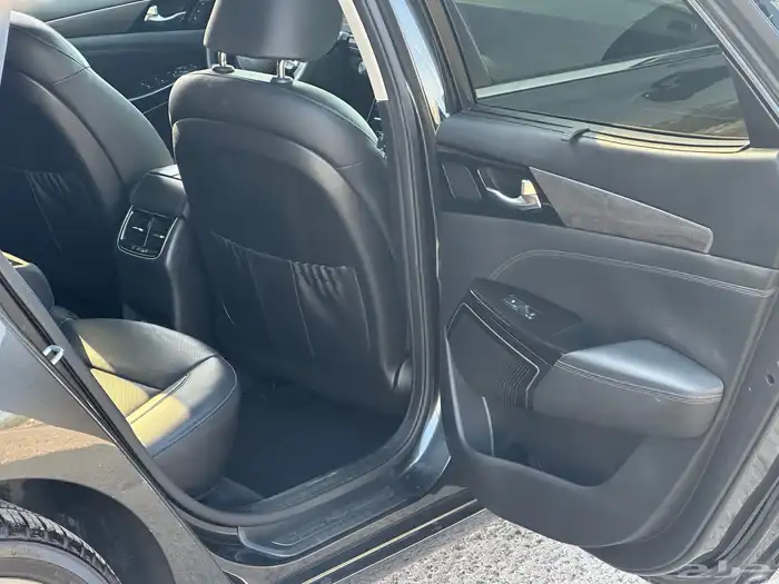 كيا كادنزا 2021 بنزين 6 سلندر بصمه فل عدا الفتحه 9