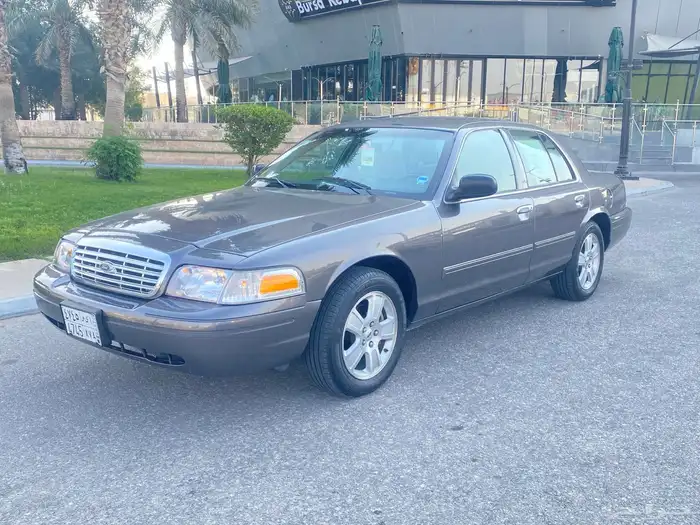 للبيع فورد كراون فكتوريا 2010 0