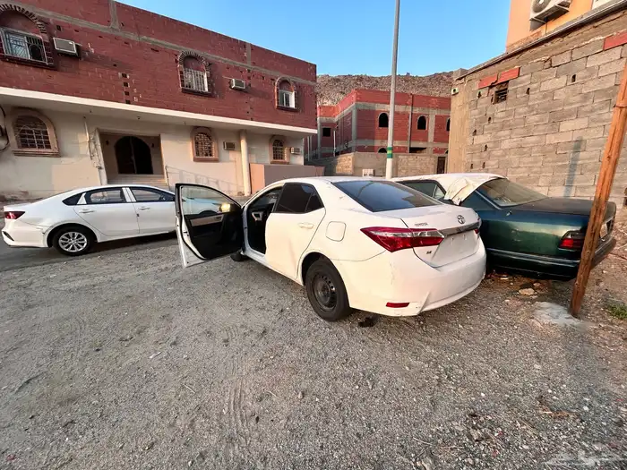 تويوتا كورلا 2015 تشليح او بيع ويتحمل الرسوم 5