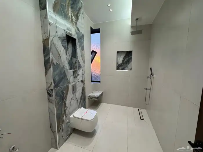 للبيع فيلا دورين وملحق في مخطط ولي العهد تشطيب vip 5