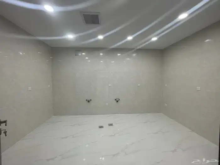 فيلا للإيجار المشرقية حي الجنادرية 14