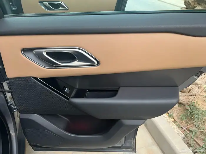 لاندروفر 2025 فيلار p250 مالك اول ممشى 21 الف بحالة الجديد 74