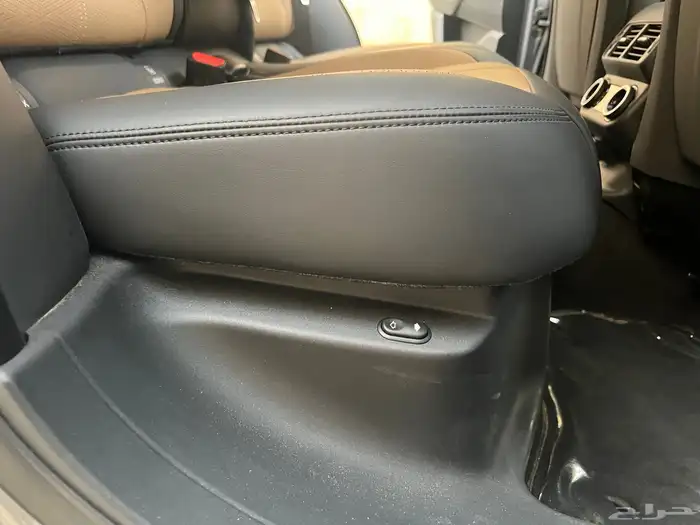 لاندروفر 2025 فيلار p250 مالك اول ممشى 21 الف بحالة الجديد 73