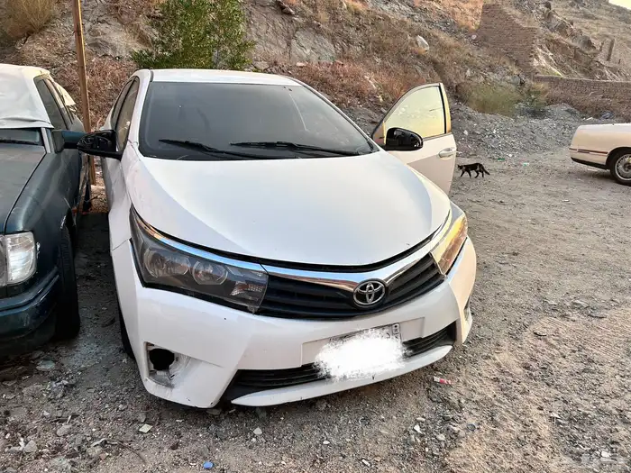 تويوتا كورلا 2015 تشليح او بيع ويتحمل الرسوم 0