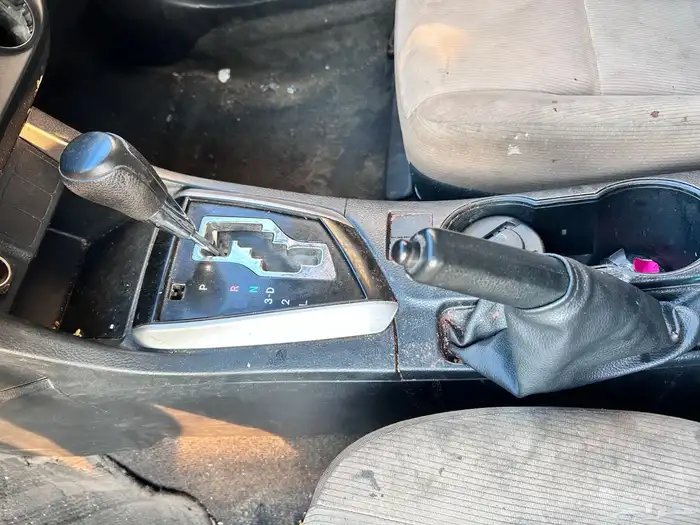 تويوتا كورلا 2015 تشليح او بيع ويتحمل الرسوم 11