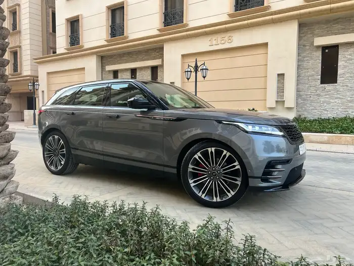 لاندروفر 2025 فيلار p250 مالك اول ممشى 21 الف بحالة الجديد 21