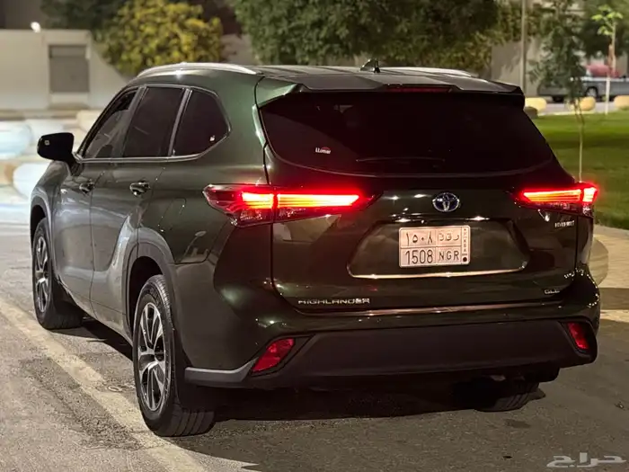 للبيع تويوتا هايلاندر GLE موديل 2023 نظافه وكاله وممشى قليل 6