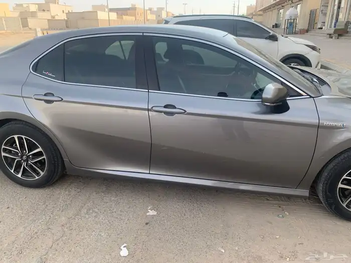 كامري 2023 LE مطور هايبرد تيتانيوم مميز 9