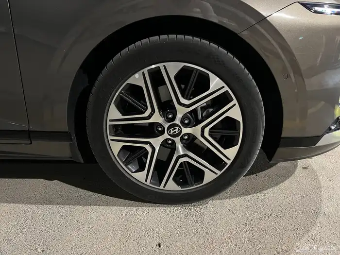 ازيرا بريميوم 2024 ( شبه جديد ) وارد الوعلان 12