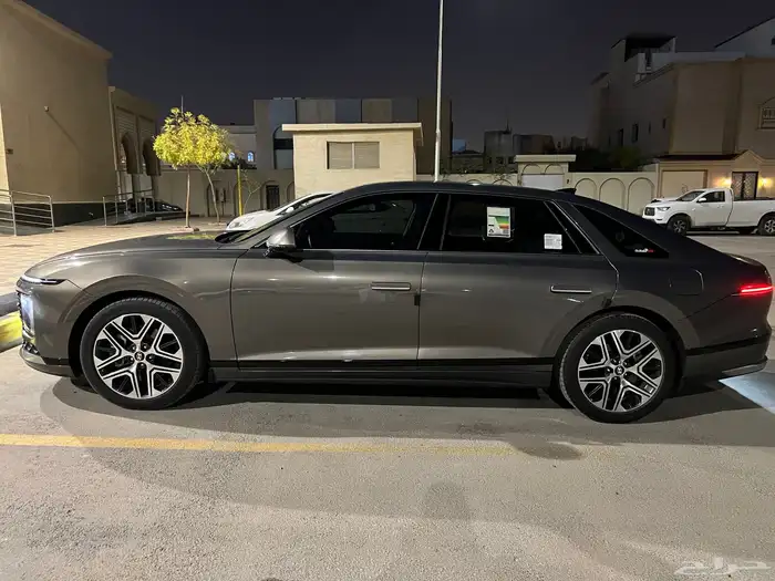 ازيرا بريميوم 2024 ( شبه جديد ) وارد الوعلان 5