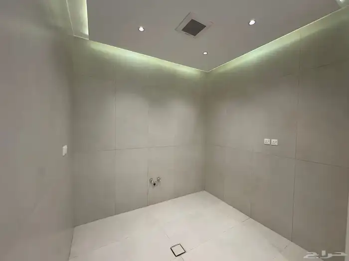 للبيع فيلا دورين وملحق في مخطط ولي العهد تشطيب vip 8